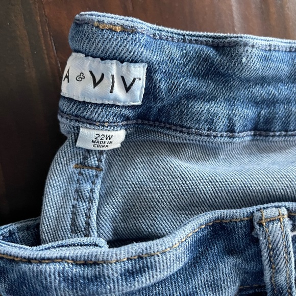 Plus Boyfriend Jeans - Picture 4 of 11